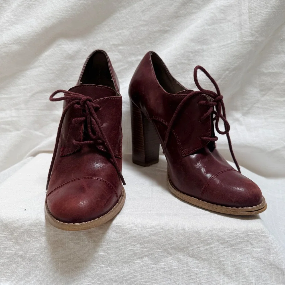 Hinge Leather Oxford Heels 8.5 Burgundy Lace Up Cap Toe Stacked Block Heel